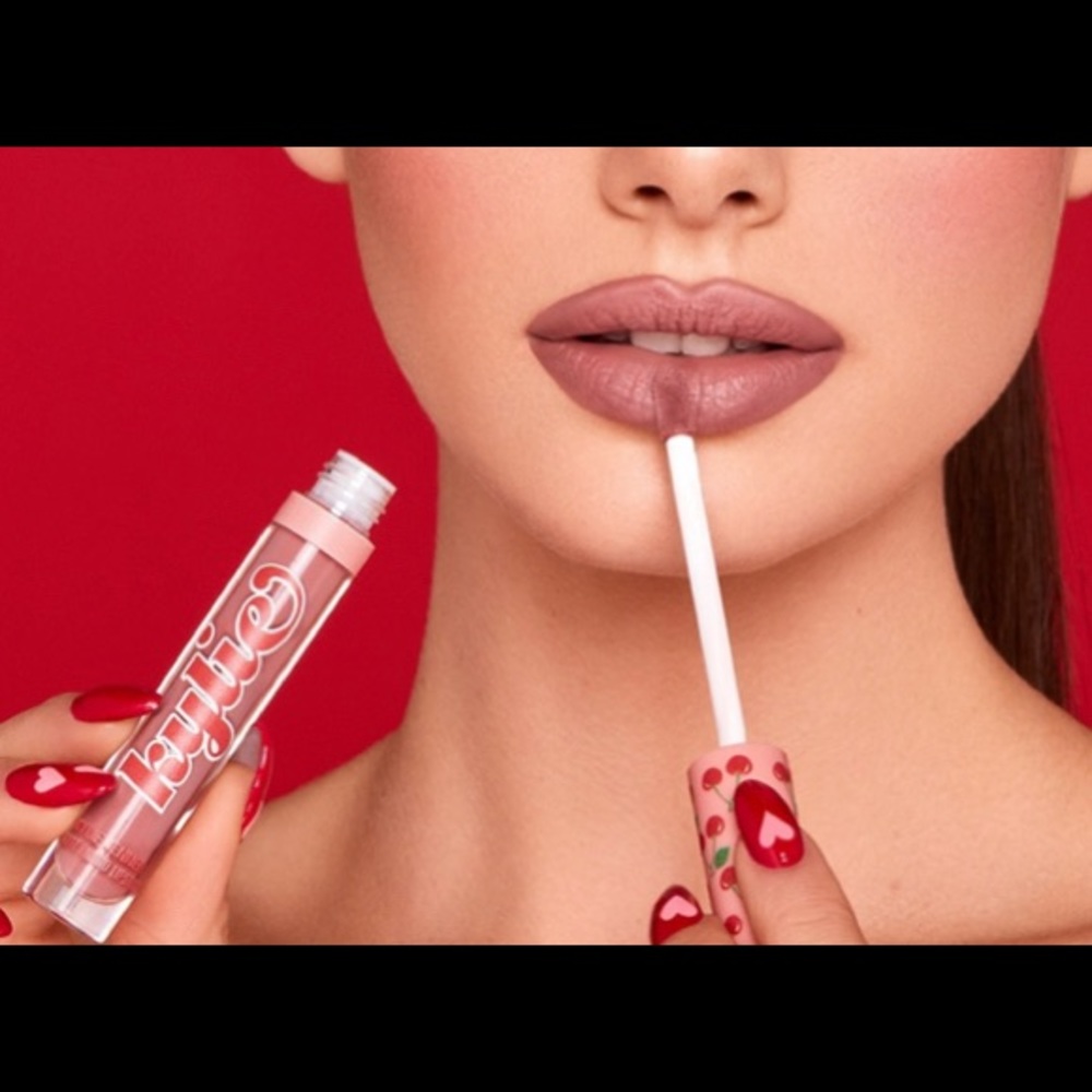 Kylie J Lip Kit Host Pick๐๐ - Picture 7 of 11